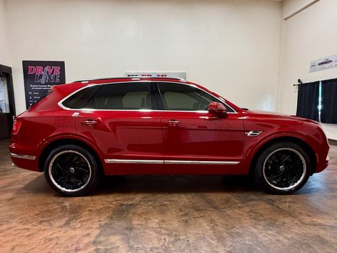 Used 2017 Bentley Bentayga AWD/4WD image 10