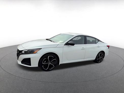 Used 2025 Nissan Altima 2.5 SR image 9