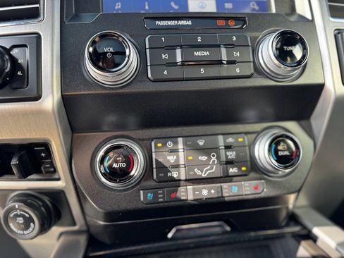 Certified 2021 Ford F250 Platinum w/ FX4 Off-Road Package image 18