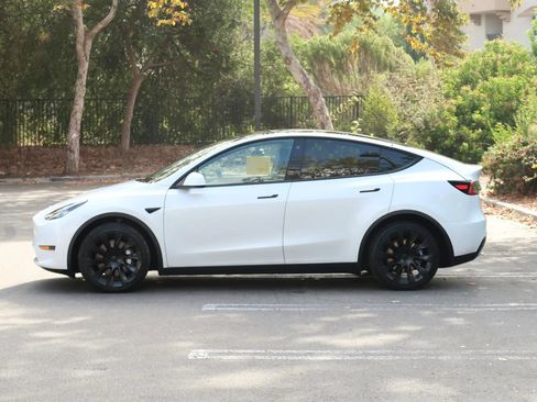 Used 2021 Tesla Model Y Long Range AWD/4WD image 5