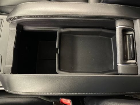 Used 2023 Toyota Highlander XLE FWD image 23