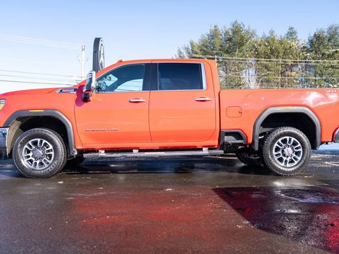 Used 2022 GMC Sierra 2500 SLT w/ SLT Premium Package image 3