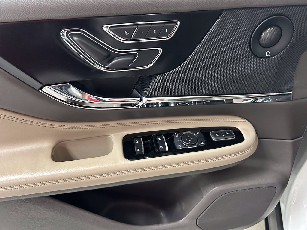 Used 2020 Lincoln Corsair Reserve AWD/4WD image 17