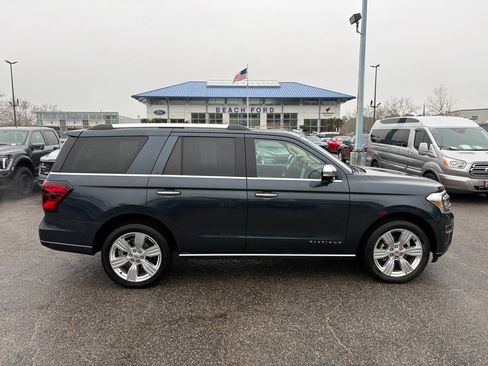 Used 2024 Ford Expedition Platinum image 4