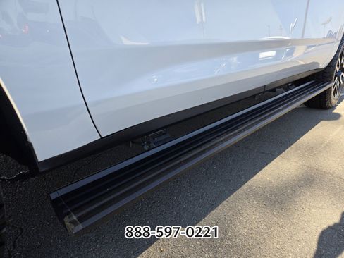 Used 2023 GMC Yukon XL AT4 w/ AT4 Premium Package image 9