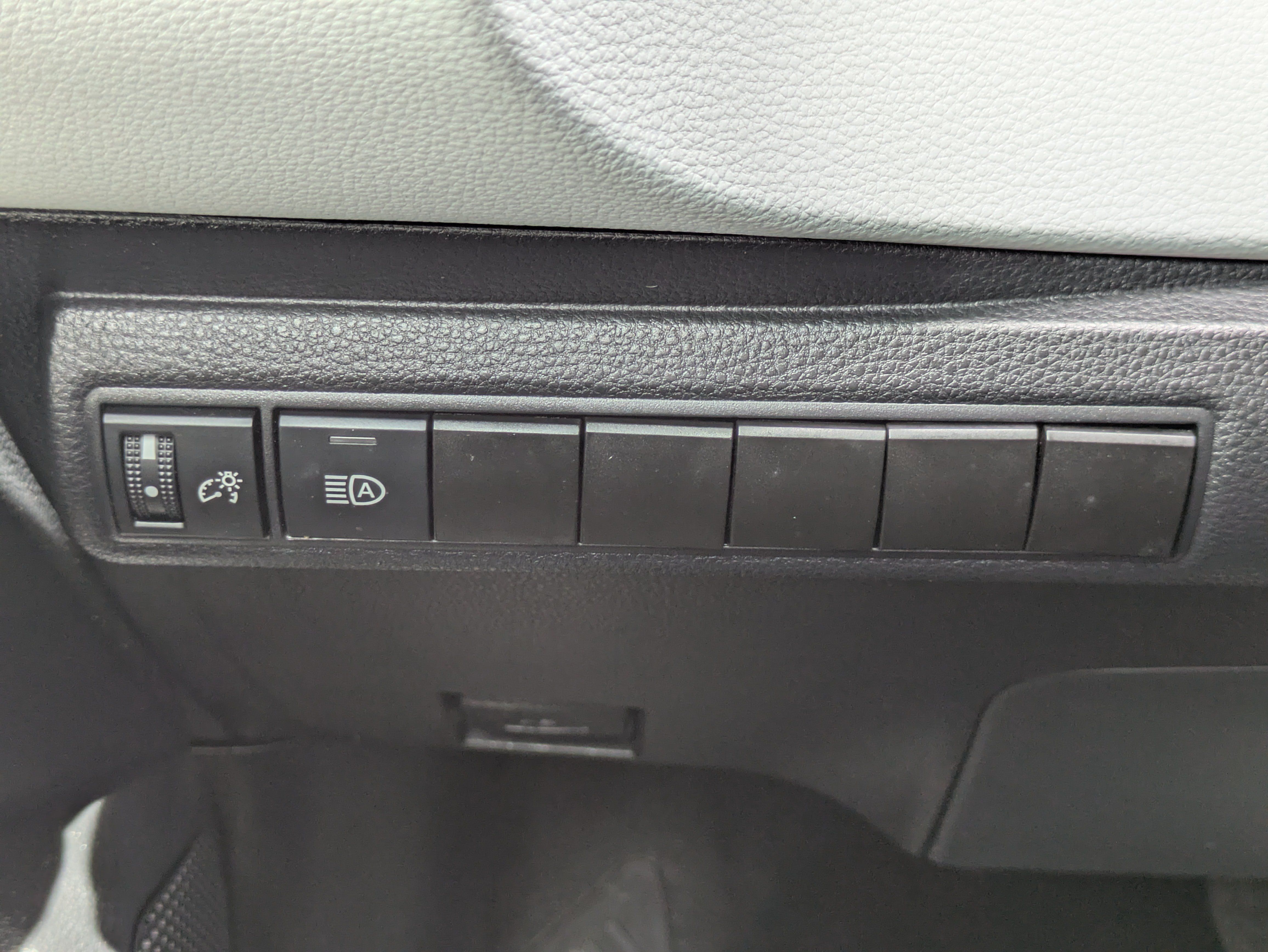 Used 2025 Toyota Corolla SE FWD image 32
