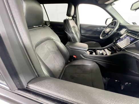 Used 2023 Jeep Grand Cherokee L Laredo AWD/4WD image 28