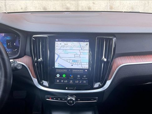 Certified 2025 Volvo V60 B5 Cross Country Plus AWD/4WD image 41