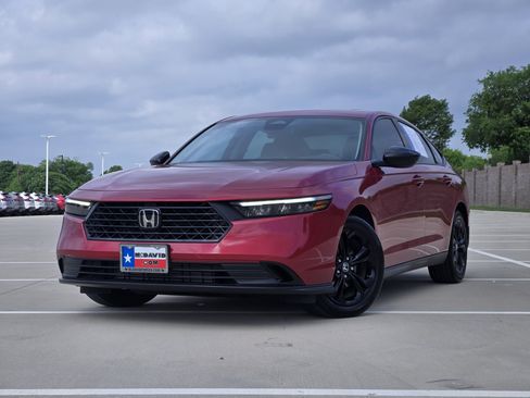 Certified 2025 Honda Accord SE image 1