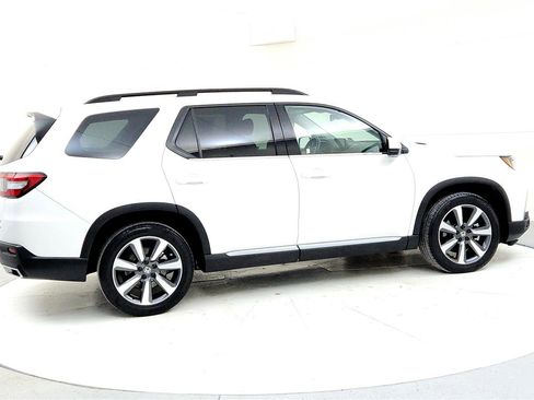 Used 2023 Honda Pilot Touring image 6