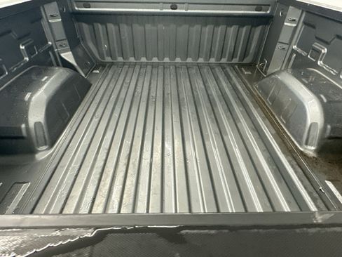 Used 2022 Chevrolet Silverado 1500 LT AWD/4WD image 30