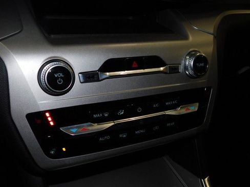 Used 2022 Ford Explorer XLT w/ Equipment Group 202A image 24