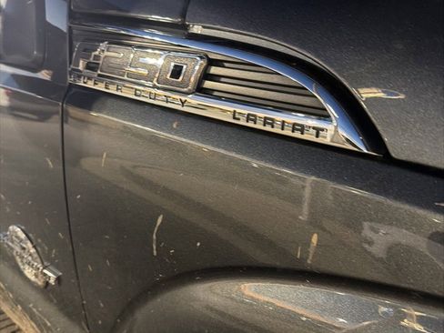Used 2015 Ford F250 Lariat w/ Lariat Ultimate Package image 4