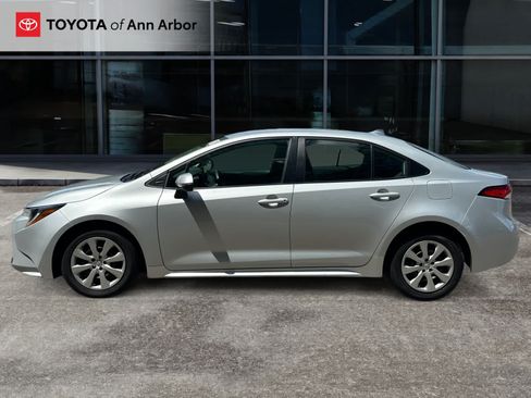 Used 2024 Toyota Corolla LE FWD image 3