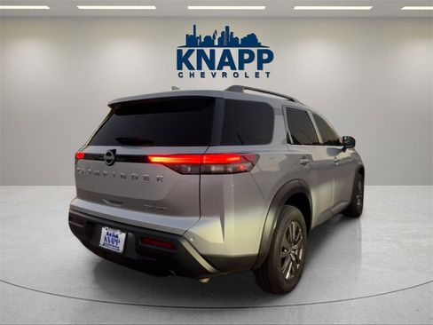 Used 2024 Nissan Pathfinder SV image 5