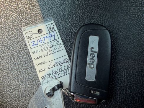 Used 2023 Jeep Compass Latitude AWD/4WD image 47