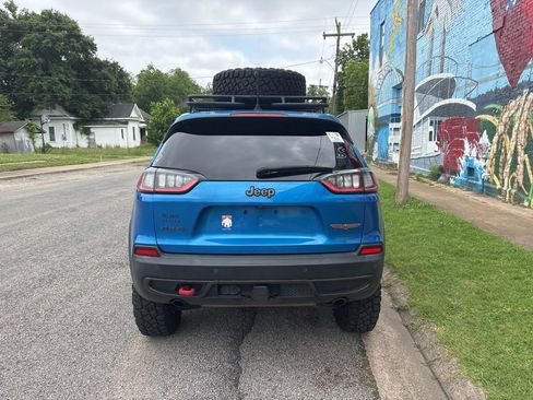 Used 2019 Jeep Cherokee Trailhawk AWD/4WD image 6