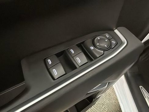 Used 2025 Chevrolet Silverado 1500 LT AWD/4WD image 11
