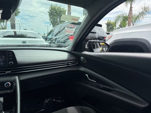 Used 2022 Hyundai Elantra SEL FWD image 22