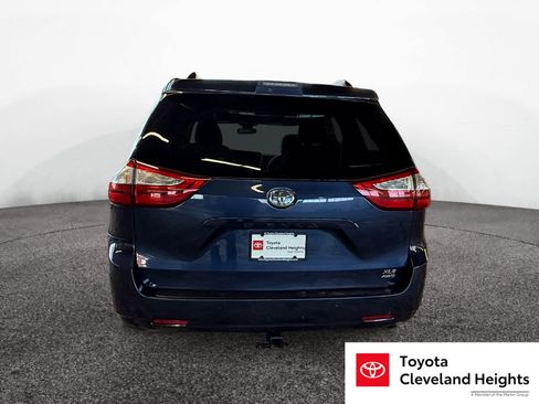 Used 2018 Toyota Sienna XLE w/ XLE Navigation Package AWD/4WD image 4