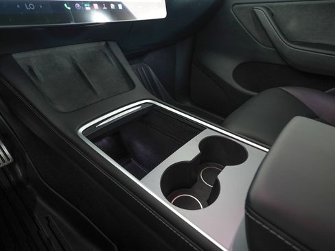 Used 2024 Tesla Model Y Performance AWD/4WD image 19
