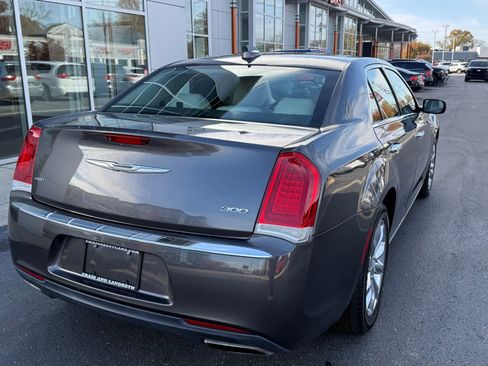 Used 2018 Chrysler 300 Limited image 3