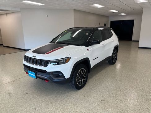 Used 2024 Jeep Compass Trailhawk w/ Trailhawk Elite Group image 1