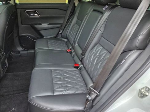 Used 2024 Nissan Rogue Platinum w/ Platinum Premium Package FWD image 7