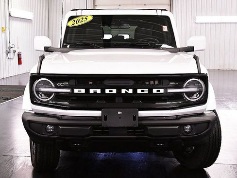 Used 2025 Ford Bronco Outer Banks image 2