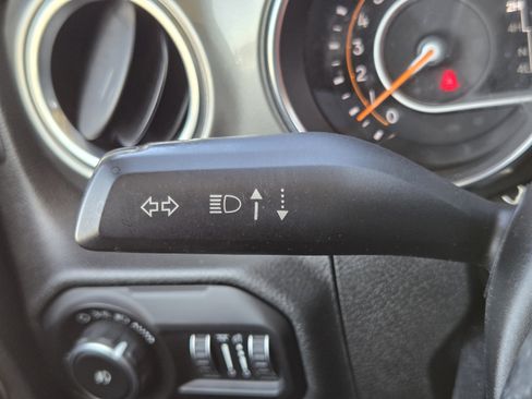 Used 2018 Jeep Wrangler Unlimited Sahara AWD/4WD image 19