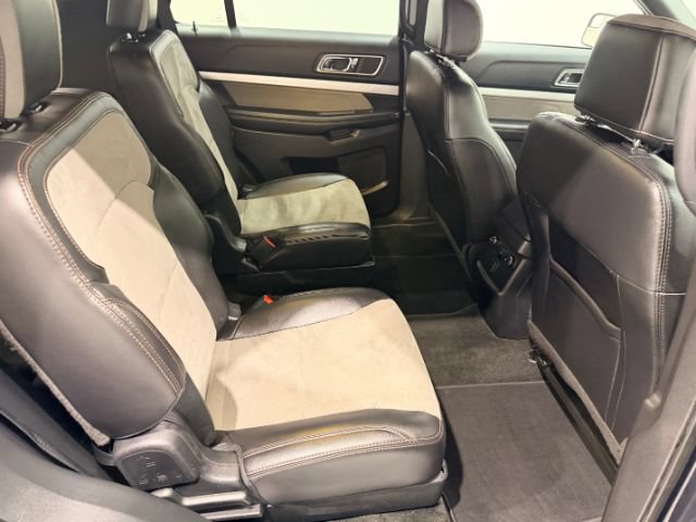 Used 2017 Ford Explorer XLT w/ Equipment Group 202A AWD/4WD image 33
