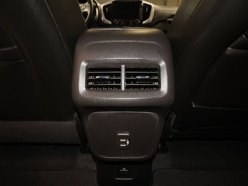 Certified 2024 GMC Terrain SLT image 30