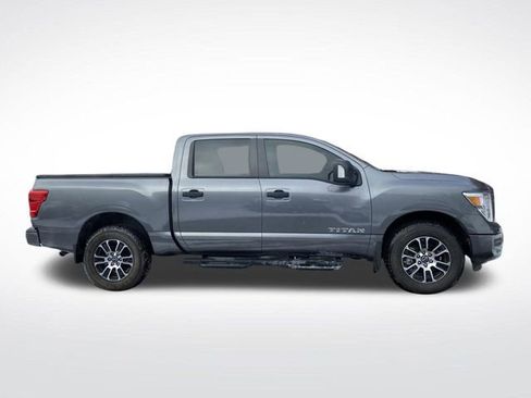 Used 2024 Nissan Titan SV w/ SV Convenience Package image 2