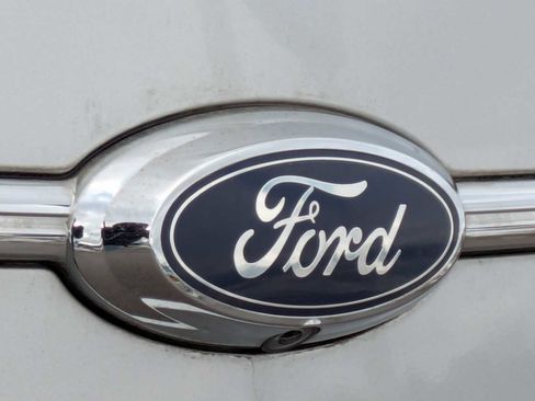 Used 2017 Ford Taurus SE image 11