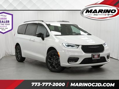 New 2026 Chrysler Pacifica Limited w/ S Appearance Package