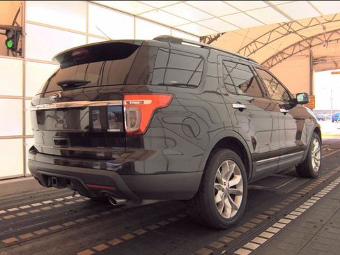 Used 2013 Ford Explorer XLT AWD/4WD image 2