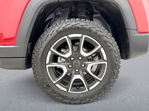 Used 2025 Jeep Compass Trailhawk w/ Trailhawk Elite Group image 12