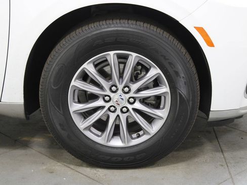 Used 2024 Buick Enclave Essence w/ Technology Package image 12