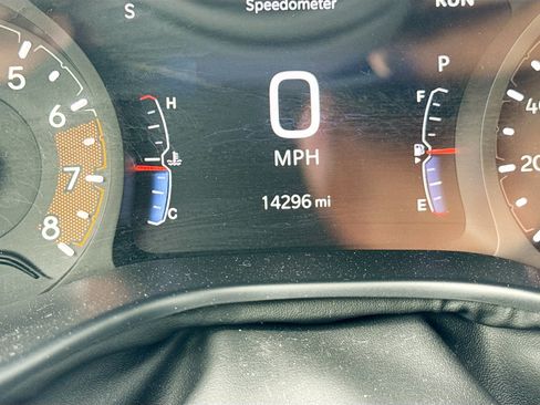 Used 2025 Jeep Compass Latitude AWD/4WD image 12