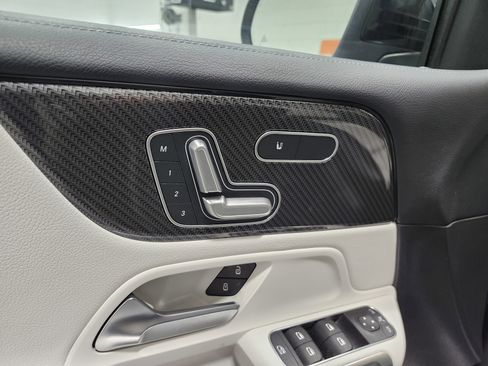 Used 2021 Mercedes-Benz GLB 250 4MATIC image 28