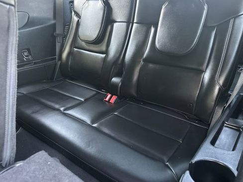 Used 2022 Ford Explorer XLT w/ Equipment Group 202A image 13