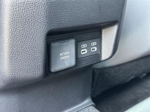 Used 2025 Toyota Tacoma TRD Off-Road AWD/4WD image 40