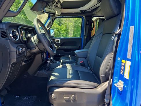 New 2026 Jeep Wrangler Unlimited Sahara AWD/4WD image 12