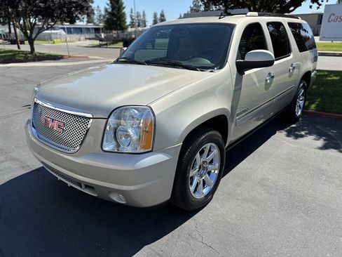 Used 2014 GMC Yukon XL Denali AWD/4WD image 34