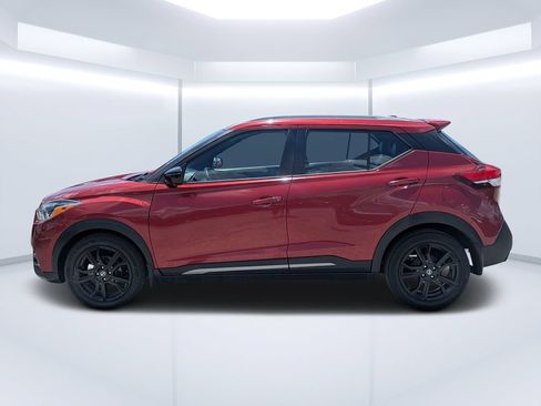 Used 2020 Nissan Kicks SR w/ SR Premium Package FWD image 6