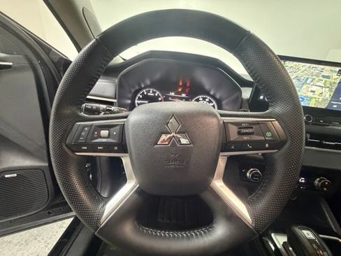 Used 2025 Mitsubishi Outlander SE FWD image 15