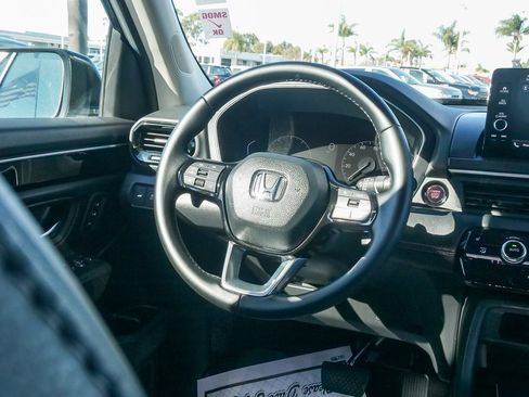 Used 2025 Honda Pilot EX-L image 14