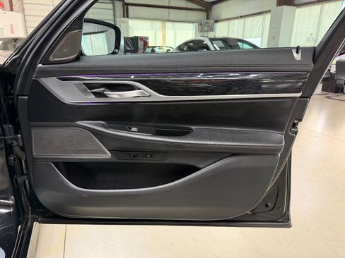 Used 2020 BMW 740i xDrive w/ M Sport Package AWD/4WD image 16