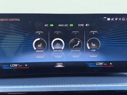 Used 2023 BMW 330i Sedan w/ M Sport Package image 17