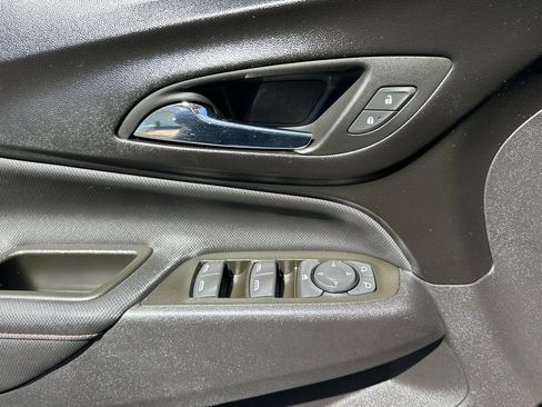Used 2024 Chevrolet Equinox RS AWD/4WD image 11